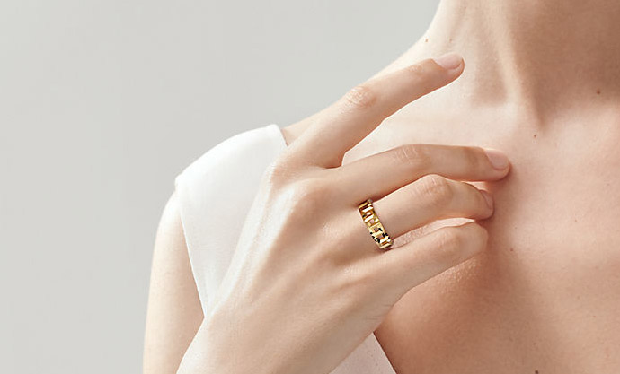 Necklaces &<br/> Body Jewels
